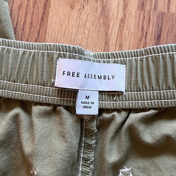 Free Assembly Women’s Cargo Pants - Picture 8 of 14
